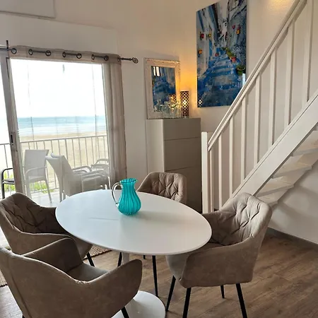 Διαμέρισμα Exclusive Beachfront Luxury! *