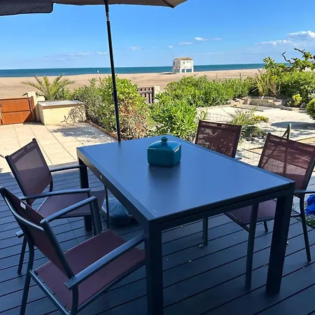 Exclusive Beachfront Luxury!