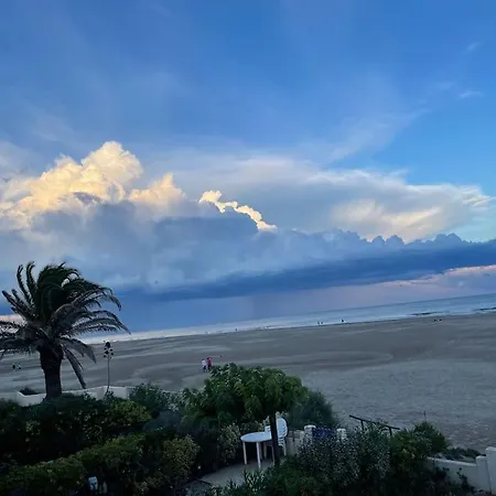 Exclusive Beachfront Luxury! Διαμέρισμα Gruissan